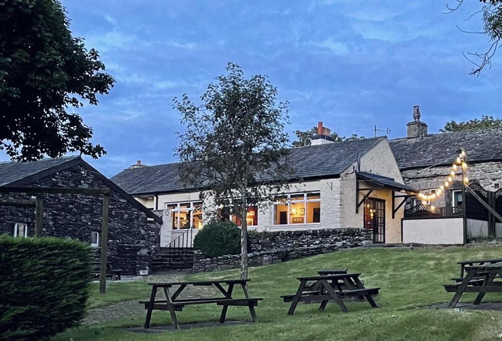 Cross Keys Inn Tebay  Exterior photo